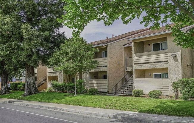 2 beds, 1 bath, 880 sqft, $1,475, Unit 112