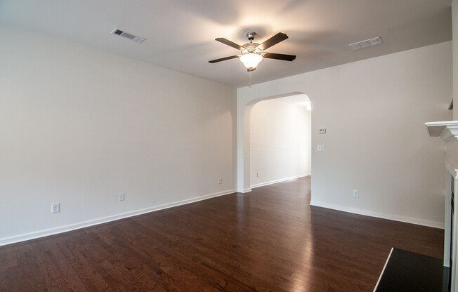 Conveniently Located Spacious 3 Bedroom 2.5 Bath Townhome!