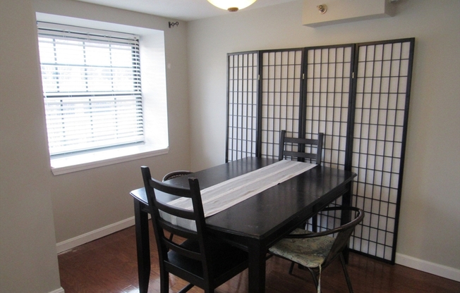 1 bed, 1 bath, 712 sqft, $1,775, Unit 120