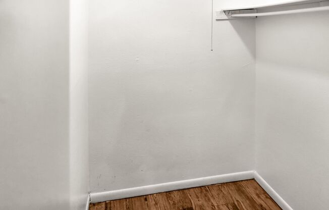 2 beds, 1 bath, 782 sqft, $1,045, Unit 605