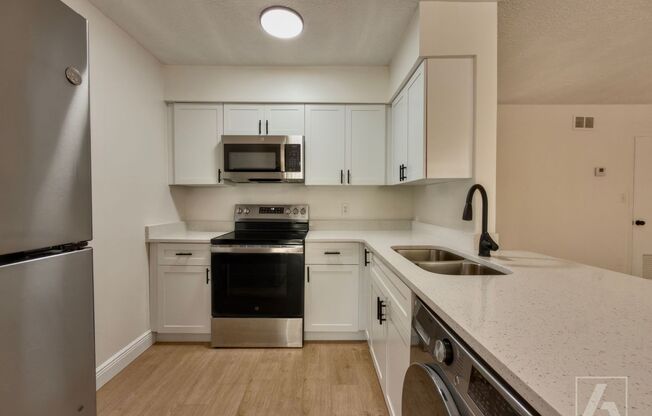2 beds, 1 bath, 829 sqft, $1,900, Unit 615#C6