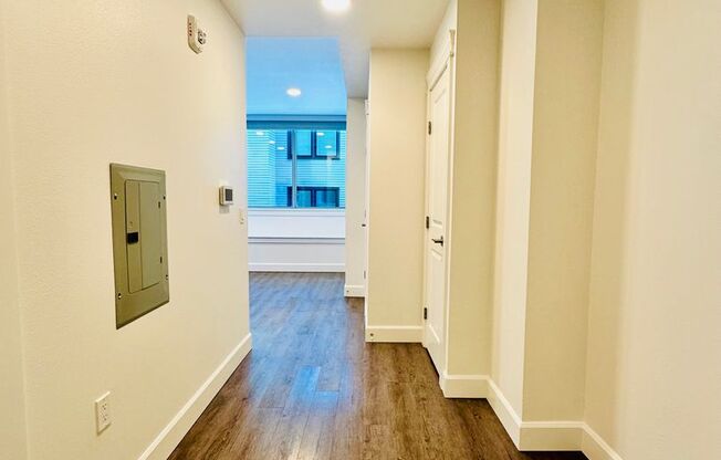 Studio, 1 bath, 327 sqft, $1,550, Unit 410-204