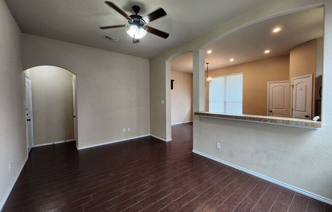 3/2.5/2  Off HWY 46/ Close to IH 35 /  Fenced in Backyard / Wood-Like Tile Flooring & Carpet Mix /CISD