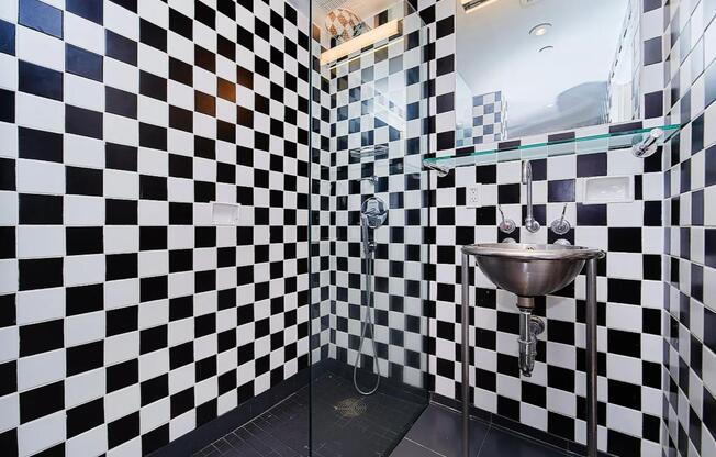 2 beds, 1 bath, $6,400, Unit 1803
