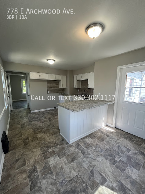 778 E ARCHWOOD AVE