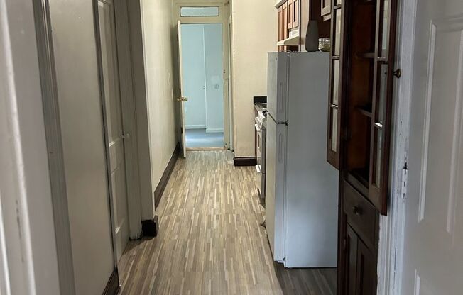 2 beds, 1 bath, $1,200, Unit 3