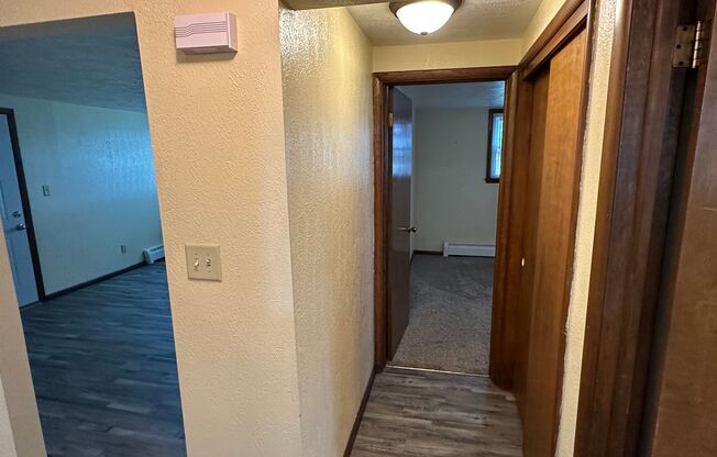 2 beds, 1 bath, $750, Unit 676-3