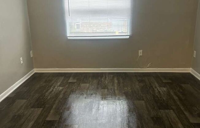 2 beds, 1 bath, $1,000, Unit 36