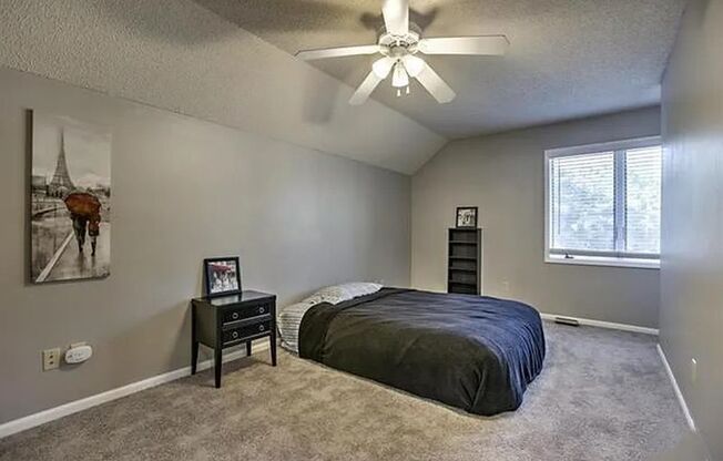 203 Deerfield Lane - 3 bedroom Townhouse