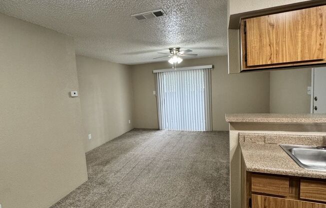1 bed, 1 bath, 615 sqft, $885, Unit 401