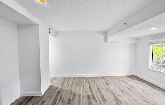 2 beds, 2 baths, 700 sqft, $1,395, Unit BLDG 1032 - APT 207