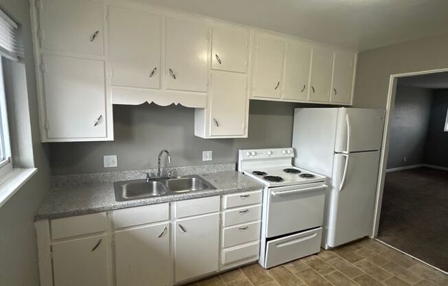 2 beds, 1 bath, 750 sqft, $1,095, Unit B10 1011 16