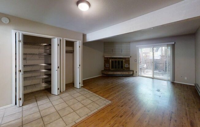 Spacious Willow Springs Townhome Near Trails, Shopping & Dining