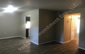 2 beds, 1 bath, $1,250, Unit 10