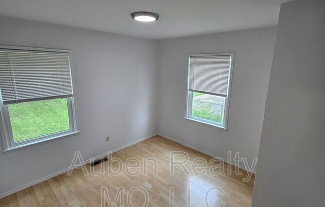 4630 E 43 TERRACE