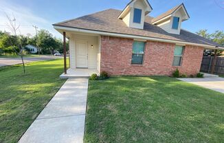 2 Bed 1 Bath Duplex in Norman!