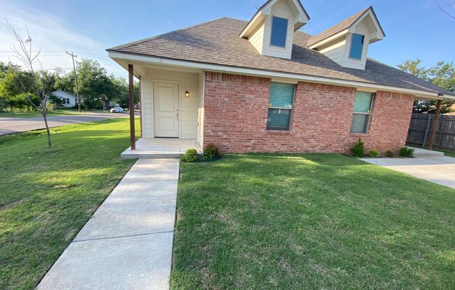 2 Bed 1 Bath Duplex in Norman!