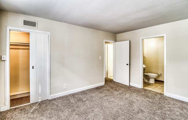 Beige Carpet In Bedroom at Shaker Collection  Apartments, Integrity Realty, Ohio