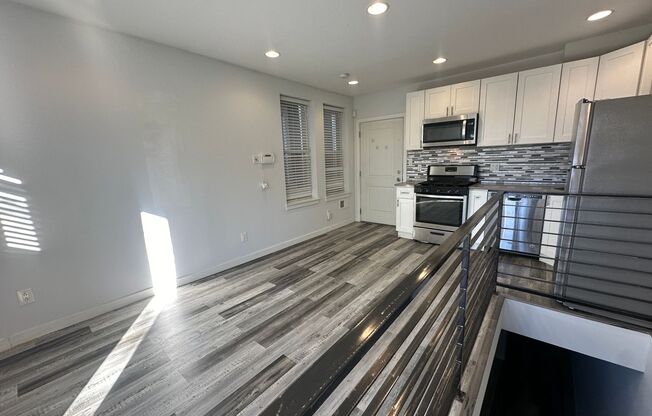 1 bed, 1 bath, 800 sqft, $1,350, Unit 1R