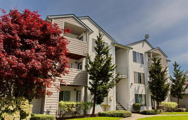 Lush Landscape  Hanover Apartments For Rent in Beaverton, OR 