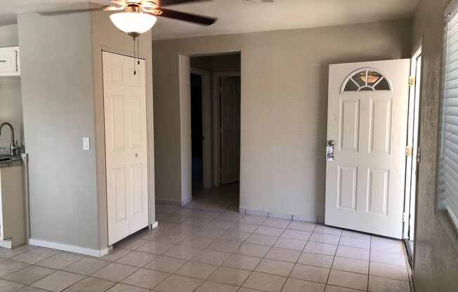 2 beds, 1 bath, 851 sqft, $1,450, Unit 01