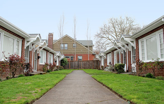 Charming Vintage Irvington Apartment in Brick Courtyard Complex