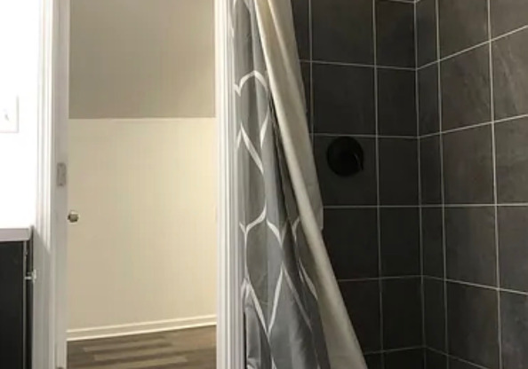 5849 W MIDWAY PARK AVE