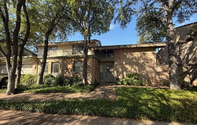 Prestigious Gated Living in Mission Trace- Fully Furnished - Minutes from Medical Center