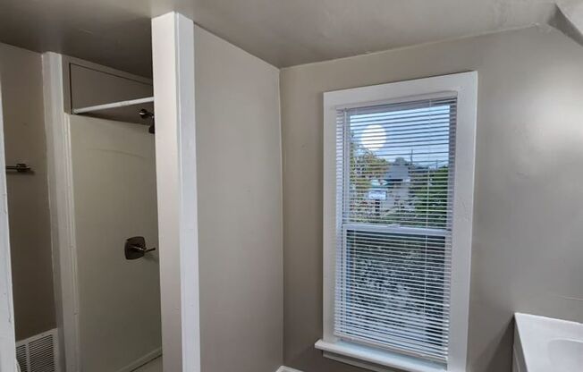 702 S. Commercial St / 109 Division St