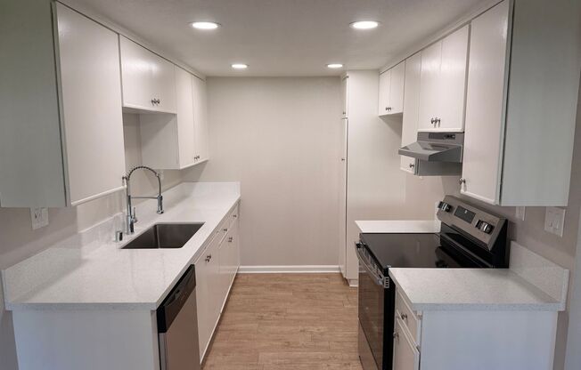 1 bed, 1 bath, 800 sqft, $2,450, Unit 5D