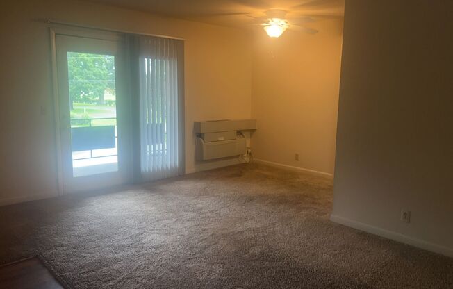 1 bed, 1 bath, 800 sqft, $970, Unit D08 Manor