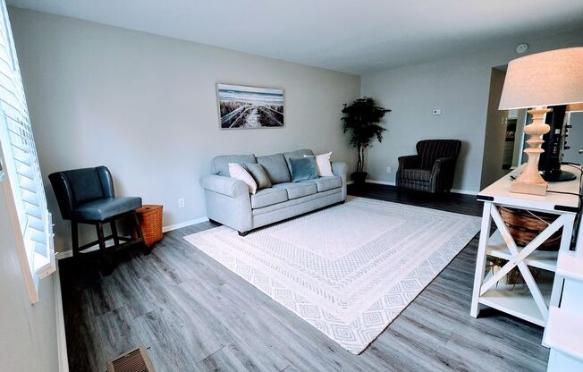 2 beds, 1.5 baths, 1,056 sqft, $2,099, Unit T-018
