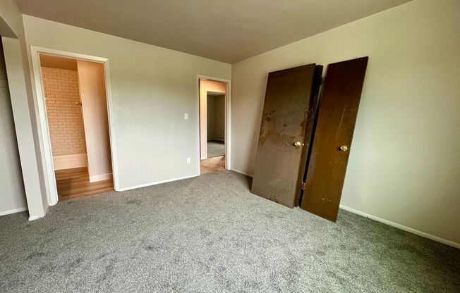 3 beds, 2 baths, $1,695, Unit 224