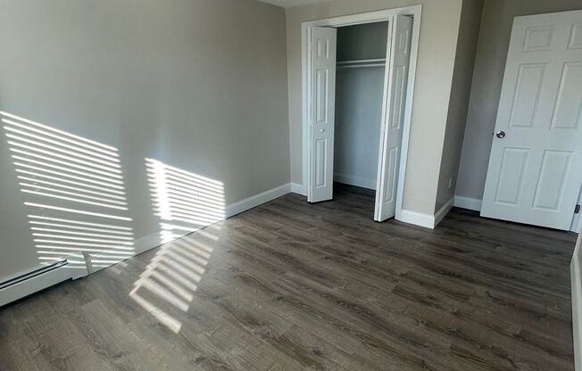 2 beds, 1 bath, 680 sqft, $2,400, Unit 25-28