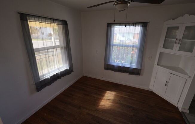 3 beds, 1 bath, $1,450, Unit #A