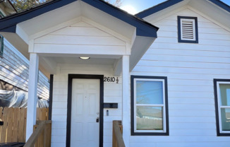 2610 1/2 Mills St- *AirBnb host Friendly on Short Term Lease* $199 off a month's rent!!!!!