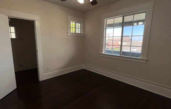 2 beds, 1 bath, 1,255 sqft, $1,950