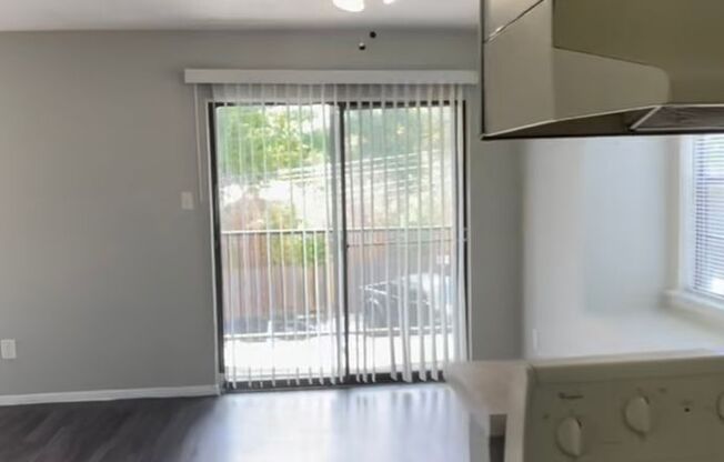 Studio, 1 bath, 400 sqft, $1,150, Unit 220