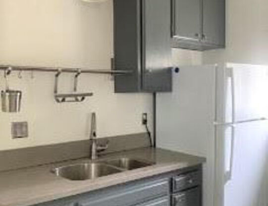 2 beds, 1 bath, 1,050 sqft, $2,675, Unit 4