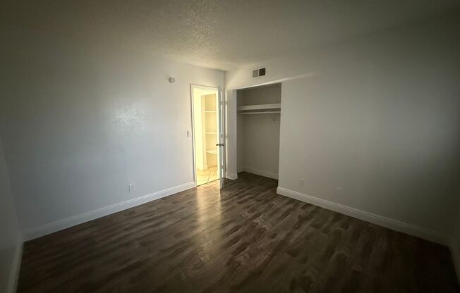 2 beds, 1 bath, 750 sqft, $1,100, Unit 214