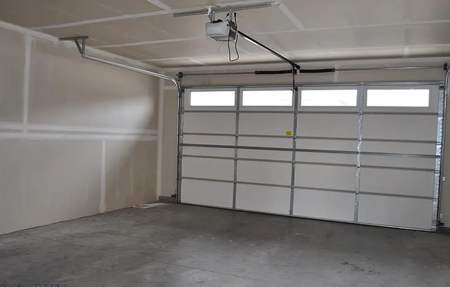 FIRST MONTH'S RENT FREE!!! NEW LOWER MONTHLY RENT!!!