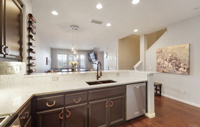 2931 EDGEWATER DR