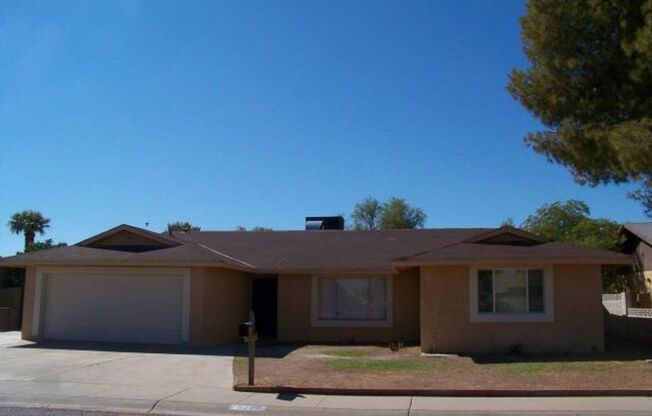 Spacious single level home w/2CG