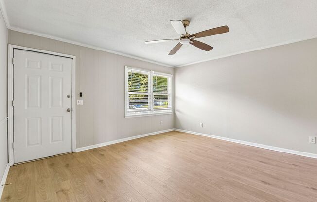 2 beds, 1 bath, 725 sqft, $1,250, Unit 90-3