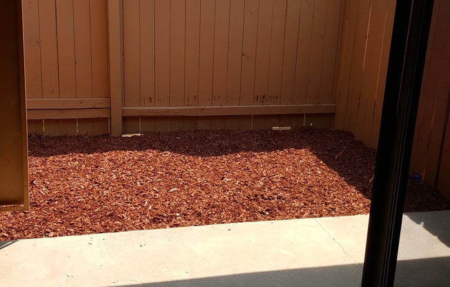 2 beds, 1 bath, 969 sqft, $1,565, Unit 121