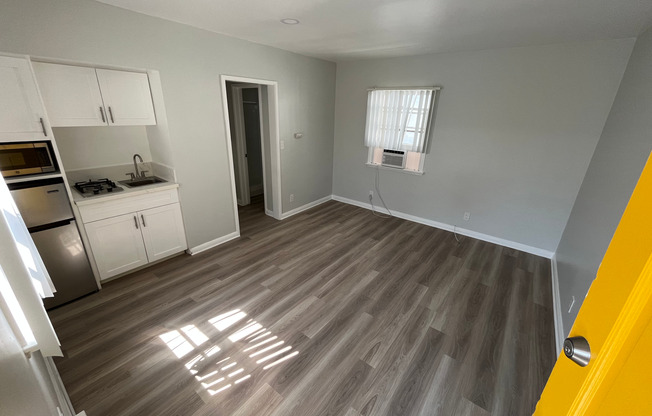 Studio, 1 bath, 325 sqft, $2,298, Unit 21