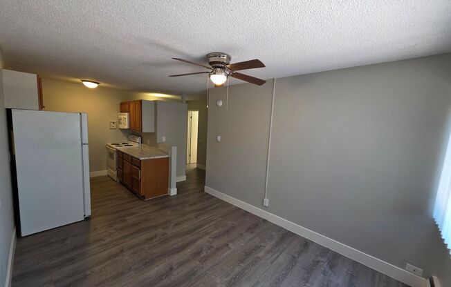 215 233 E ARVADA ST