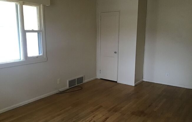 3 beds, 1 bath, $1,295