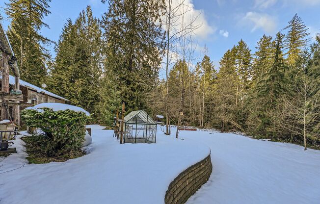 Stunning 3-Bedroom Log Cabin Home in Carnation!!