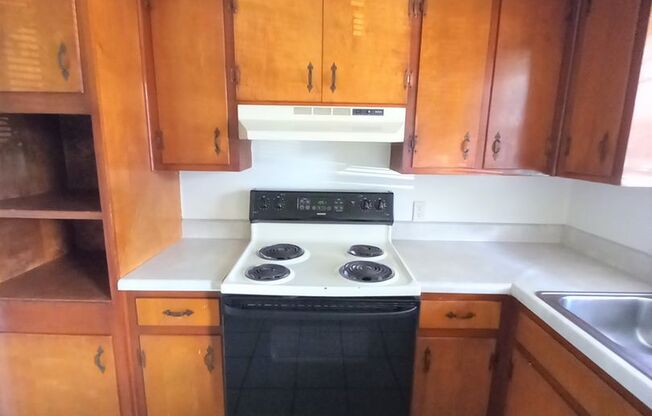 2 beds, 1 bath, 903 sqft, $1,240, Unit M-5